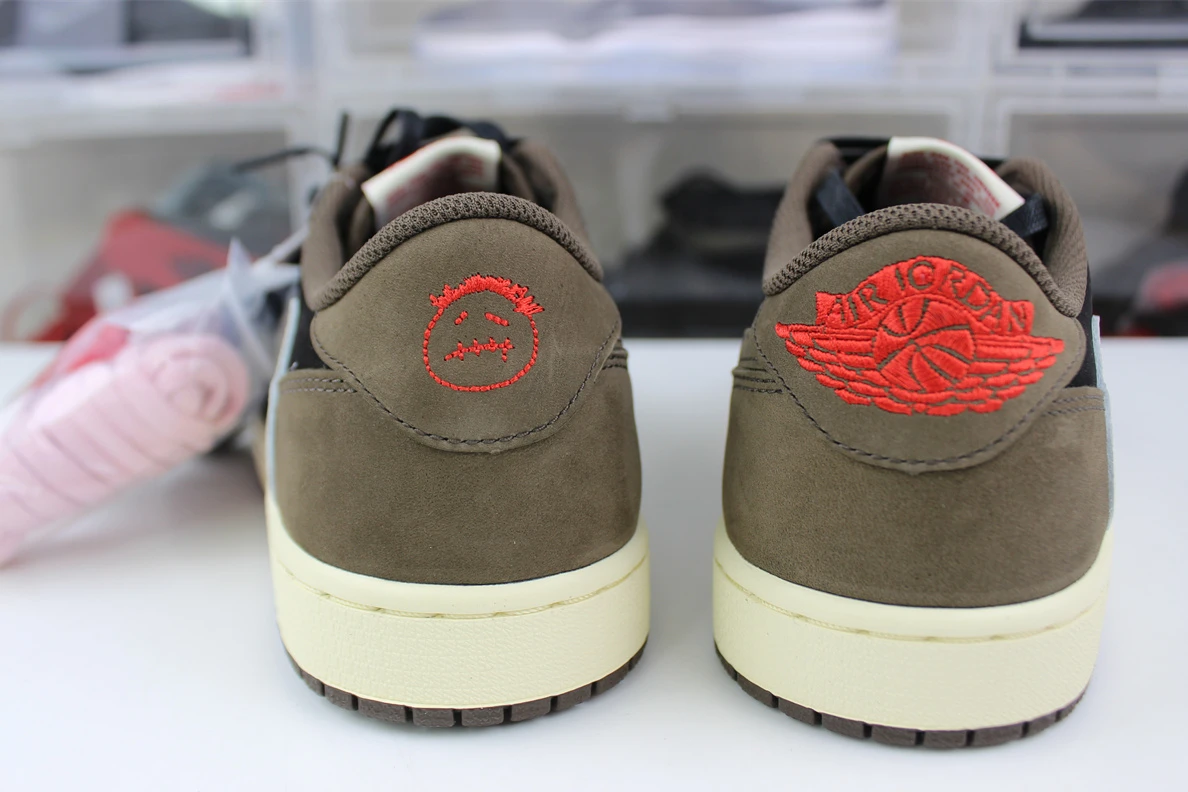 GOAT Air Jordan 1 Low Mocha Comfortable 575