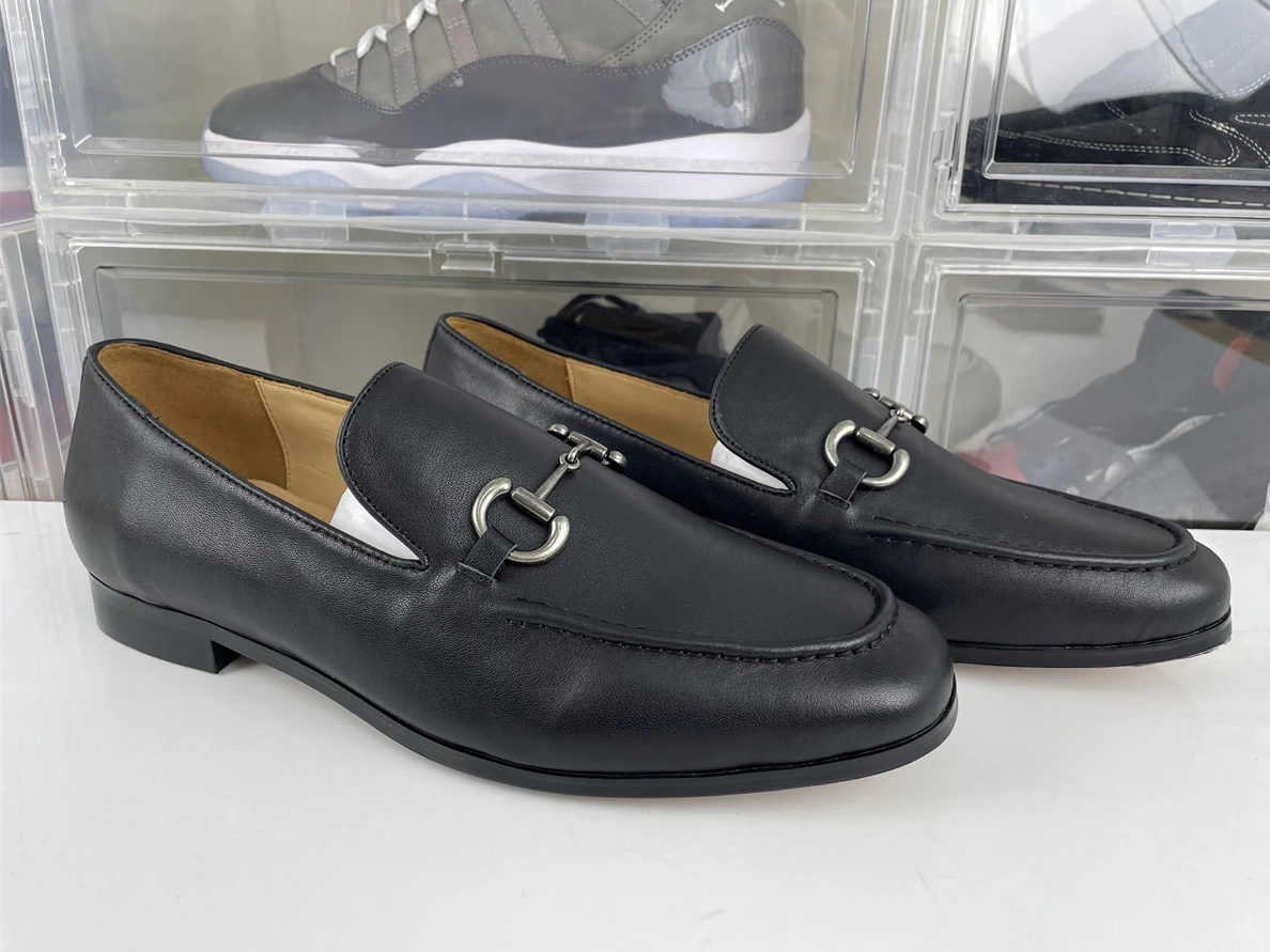 GUCCI Black with silver metal LOGO dress shoes Trendy 95
