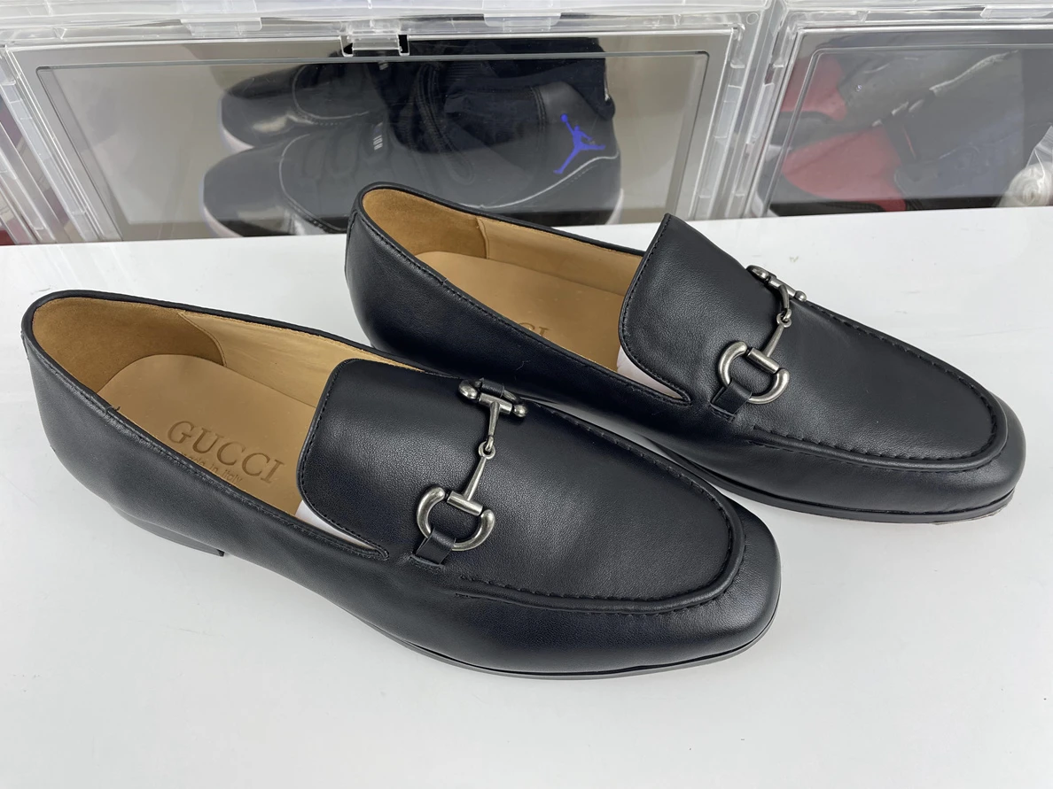 GUCCI Black with silver metal LOGO dress shoes Trendy 95