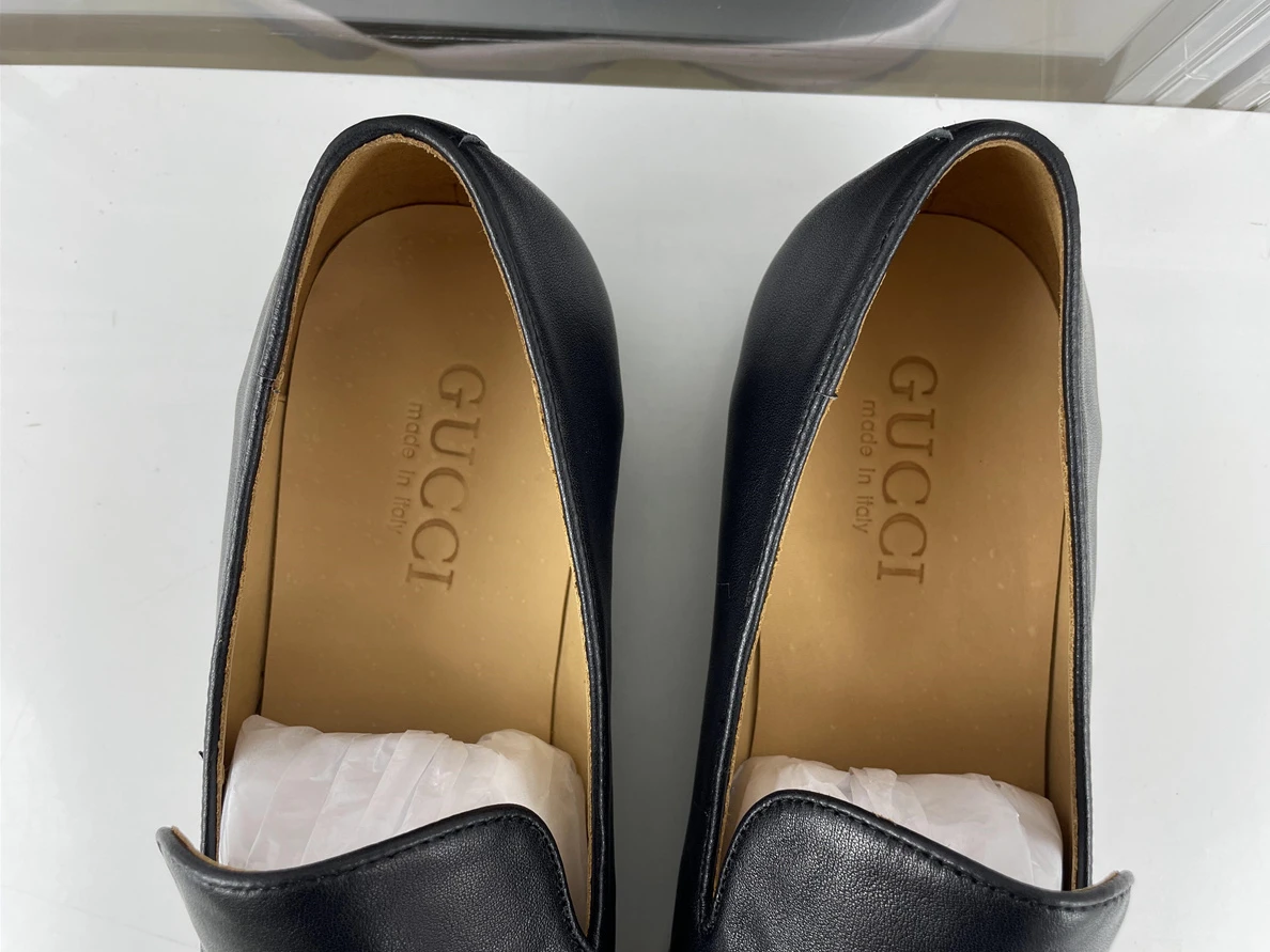 GUCCI Black with silver metal LOGO dress shoes Trendy 95