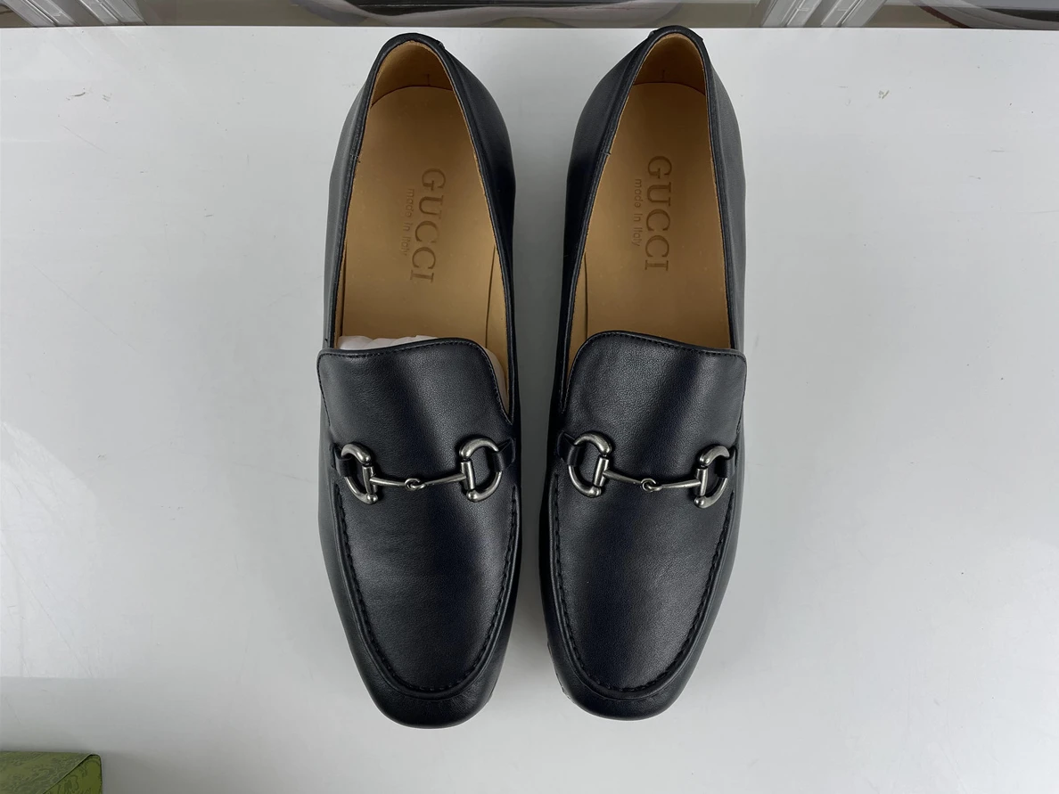 GUCCI Black with silver metal LOGO dress shoes Trendy 95