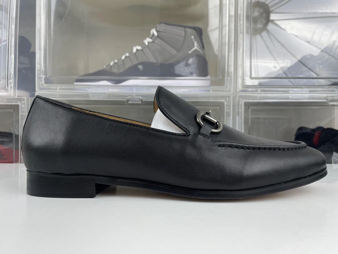 GUCCI Black with silver metal LOGO dress shoes Trendy 95