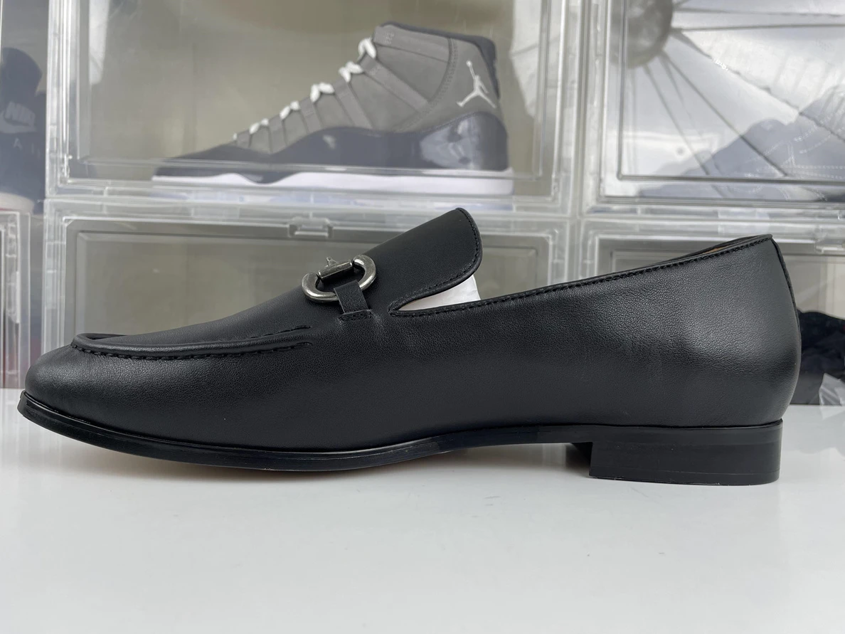 GUCCI Black with silver metal LOGO dress shoes Trendy 95