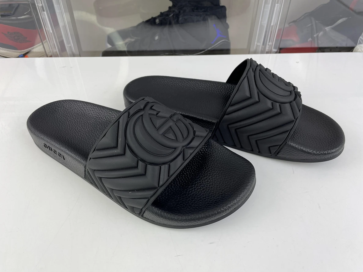 GUCCI Signatude Black slipper StreetReady 88