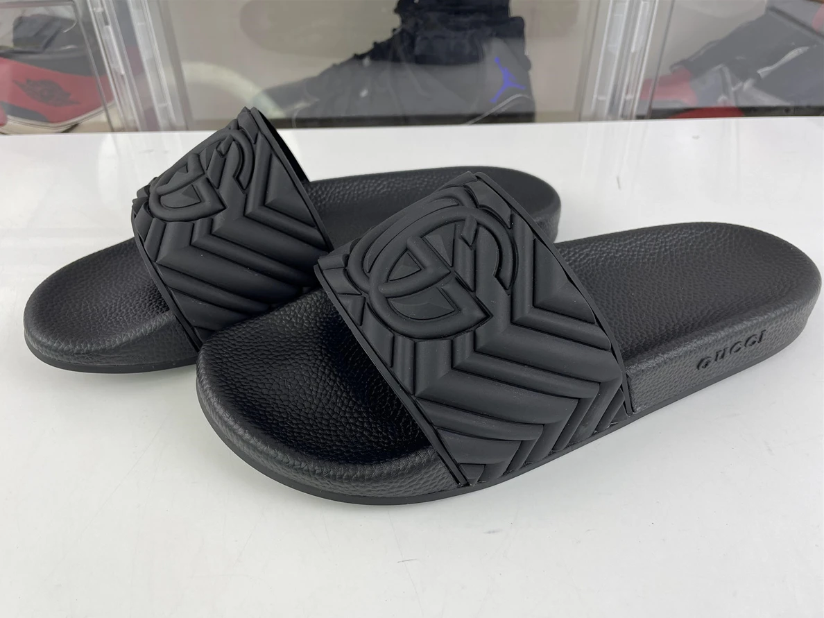 GUCCI Signatude Black slipper StreetReady 88