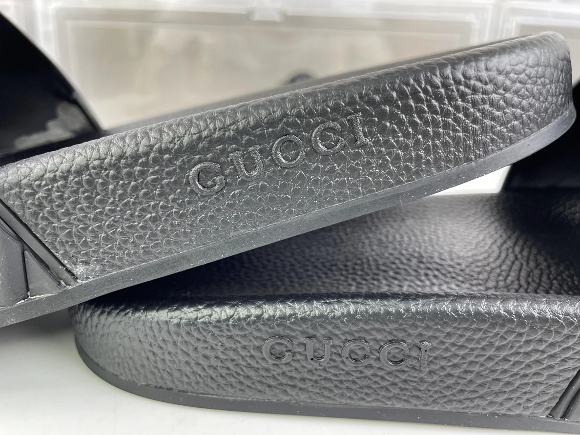 GUCCI Signatude Black slipper StreetReady 88