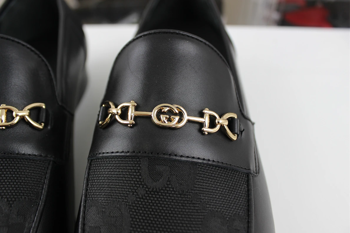 GUCCI shoes black with Gold metal NewStyle 100