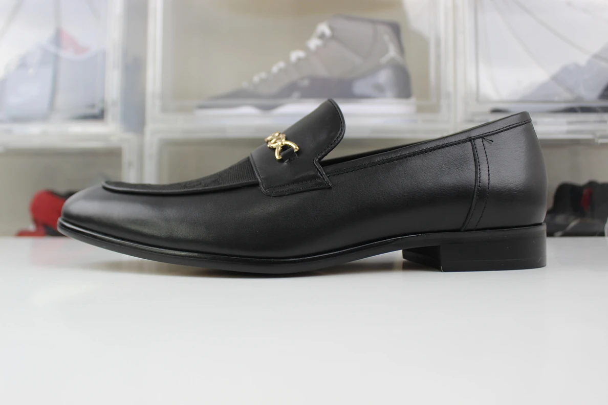 GUCCI shoes black with Gold metal NewStyle 100