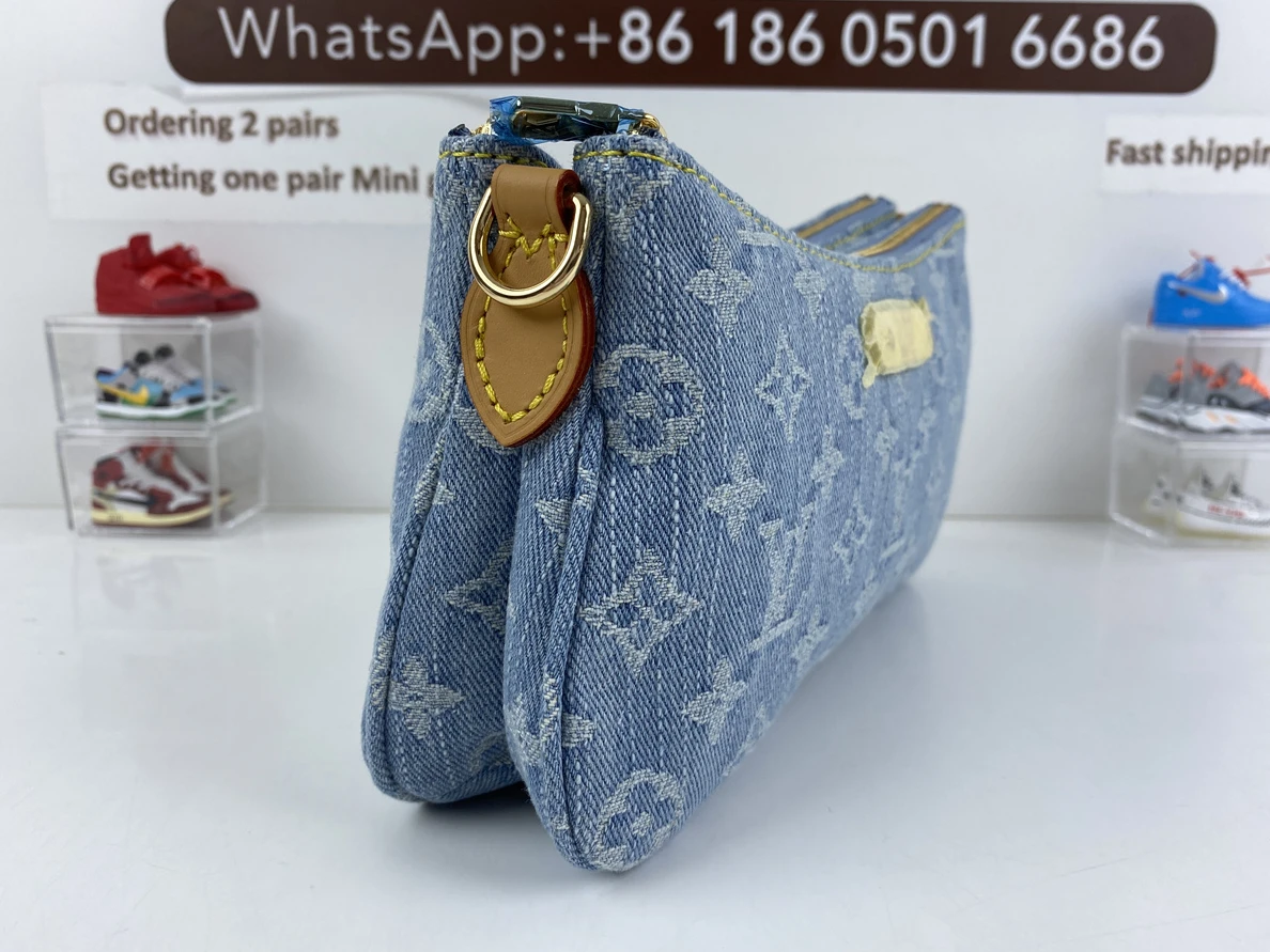 GoAnywhere 8677 LV Pochette Monogram Blue (24.5x13.5x6.5cm) 290