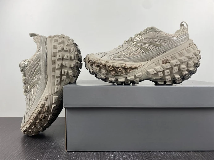 GoodFit 151 Balenciaga Defender Beige 685613 W2RAF 3421