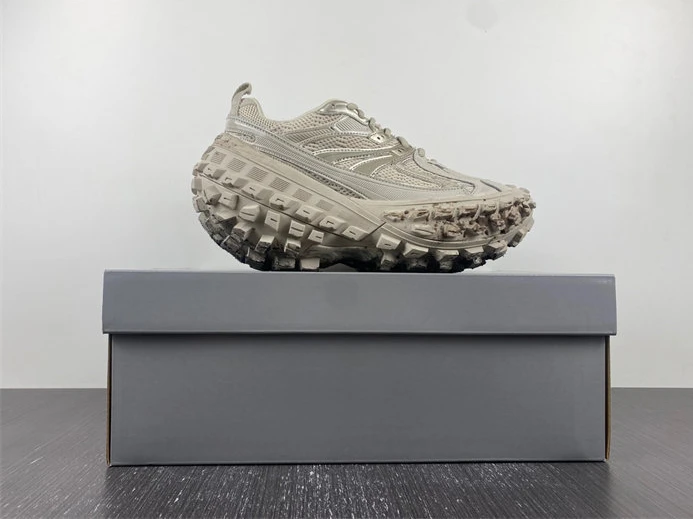 GoodFit 151 Balenciaga Defender Beige 685613 W2RAF 3421