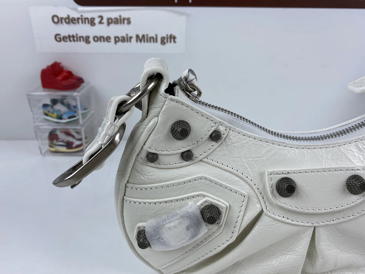 GoodFit 9648 Balenciaga* Le Cagole White (26x16x10cm) 289