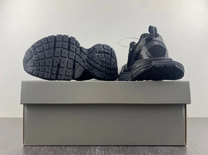 GoodFit BALENCIAGA -PHANTOM SNEAKER 3345