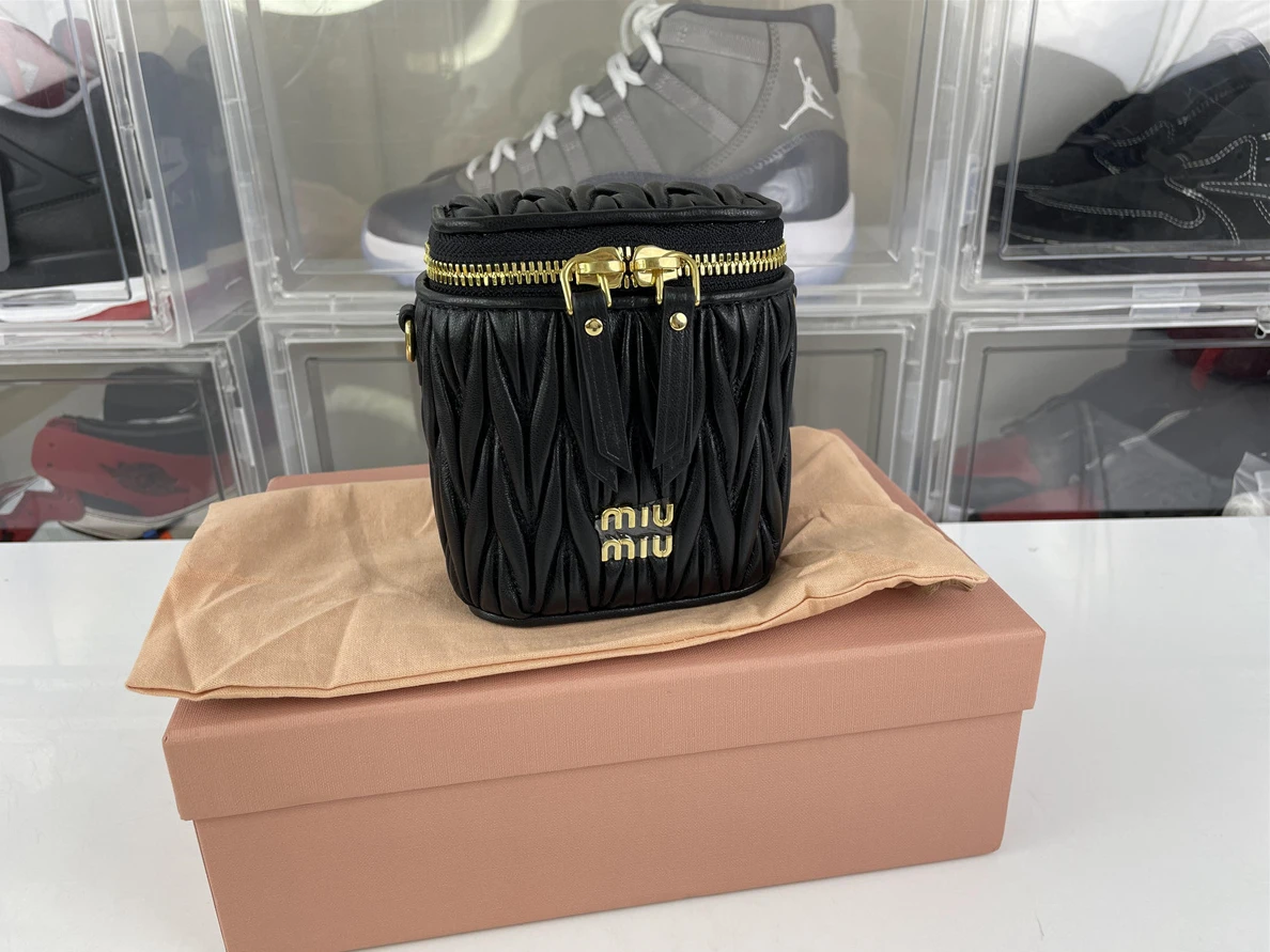 GoodFit Miu Miu Black matelasse craft bag (10.5 x 9.5 x 7cm) 233