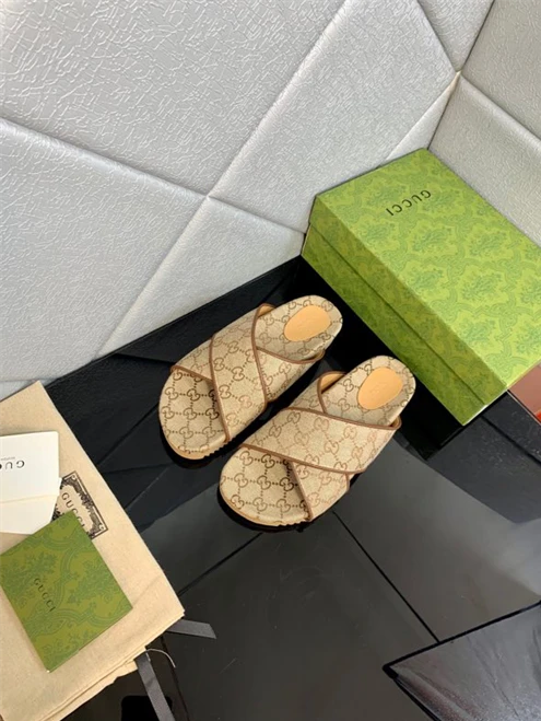 Gucci Slipper Trendy 3221