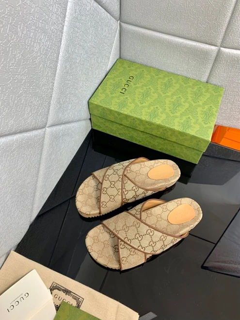 Gucci Slipper Trendy 3221