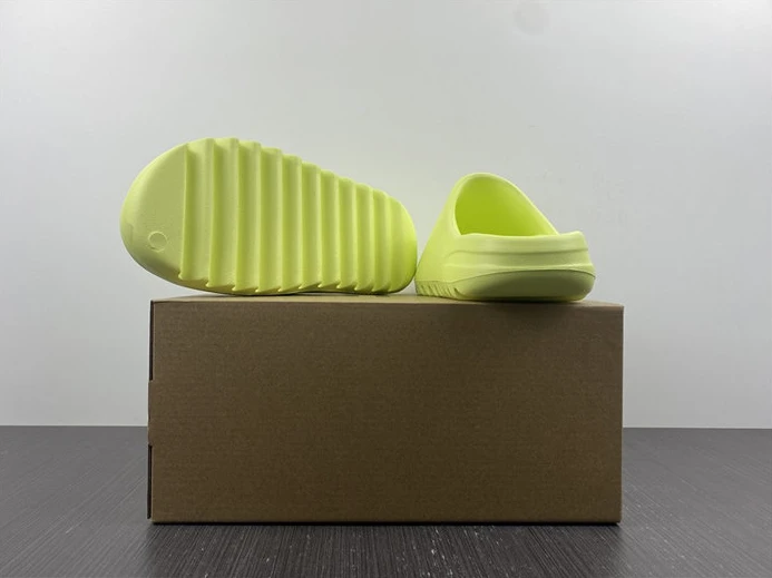HighQuality 2693 Adidas Yeezy Slide Glow Green HQ 3040