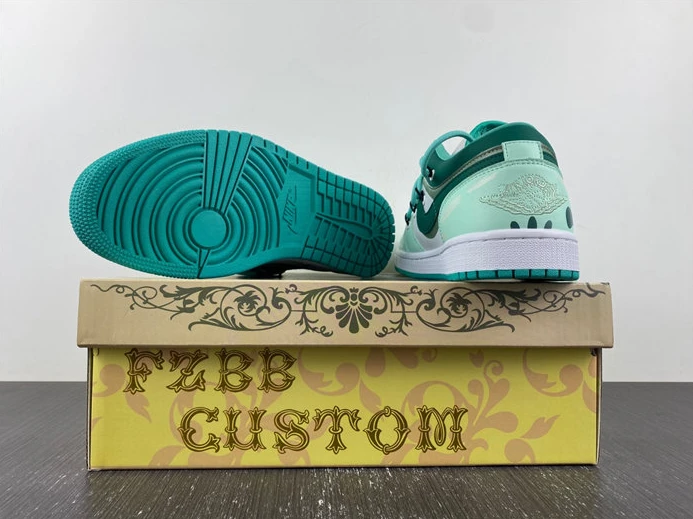 Jordan 1 Low New Emerald DC0774-132 SportInspired 640