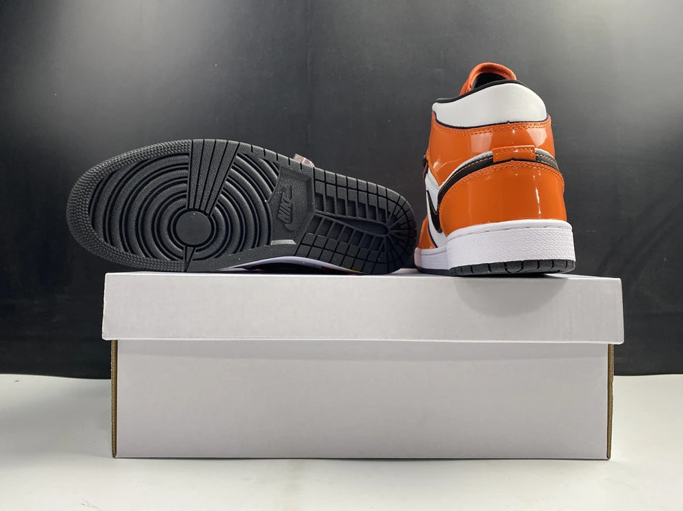 Jordan1 Mid SE Turf Orange DD6834-802 UrbanStyle 485