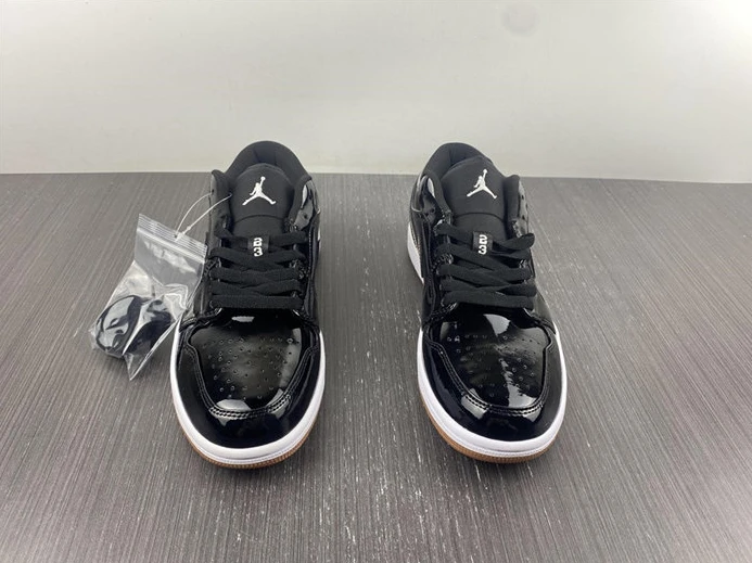 Jordan1 Retro Black Gold Patent 554723-032 Trendy 694