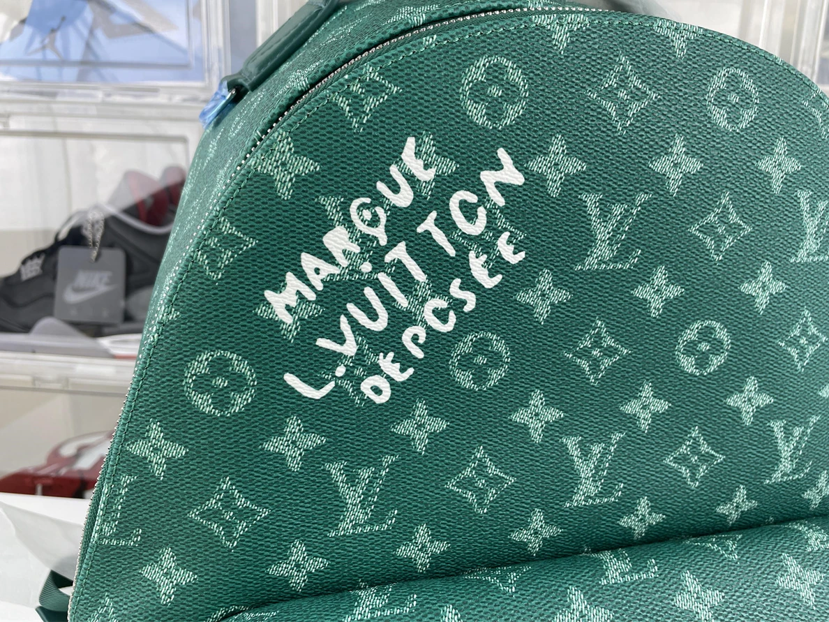 LV BackPack Green ( 29 x 38 x 20 cm) SmartChoice 191