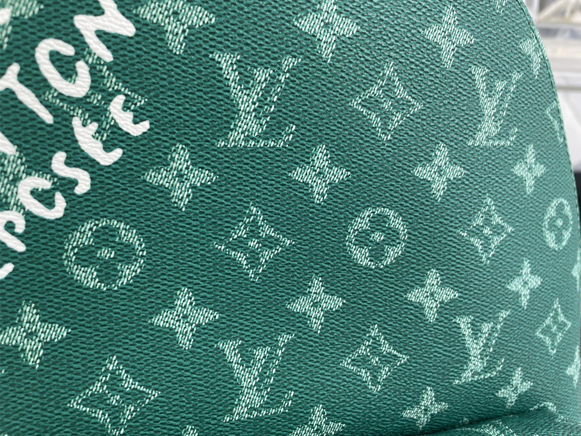 LV BackPack Green ( 29 x 38 x 20 cm) SmartChoice 191
