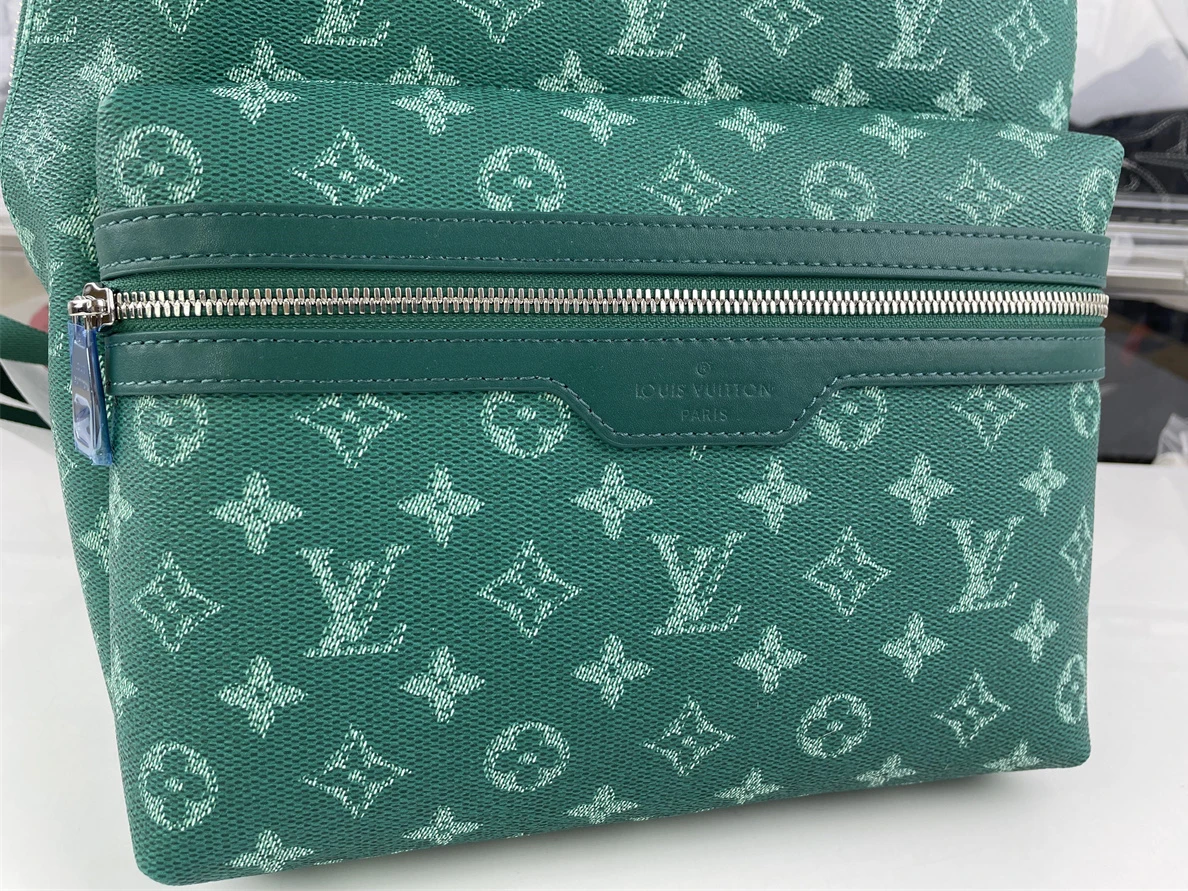 LV BackPack Green ( 29 x 38 x 20 cm) SmartChoice 191