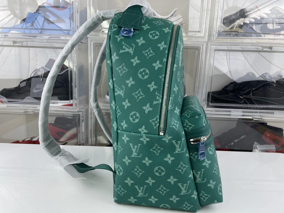 LV BackPack Green ( 29 x 38 x 20 cm) SmartChoice 191