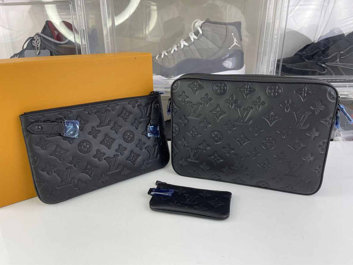 LV Black Monogram Shadow Mens Postal bag, 26 x 18.5 x 5cm EasyMatch 150
