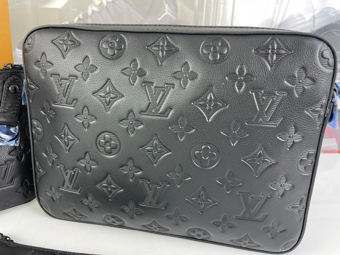 LV Black Monogram Shadow Mens Postal bag, 26 x 18.5 x 5cm EasyMatch 150