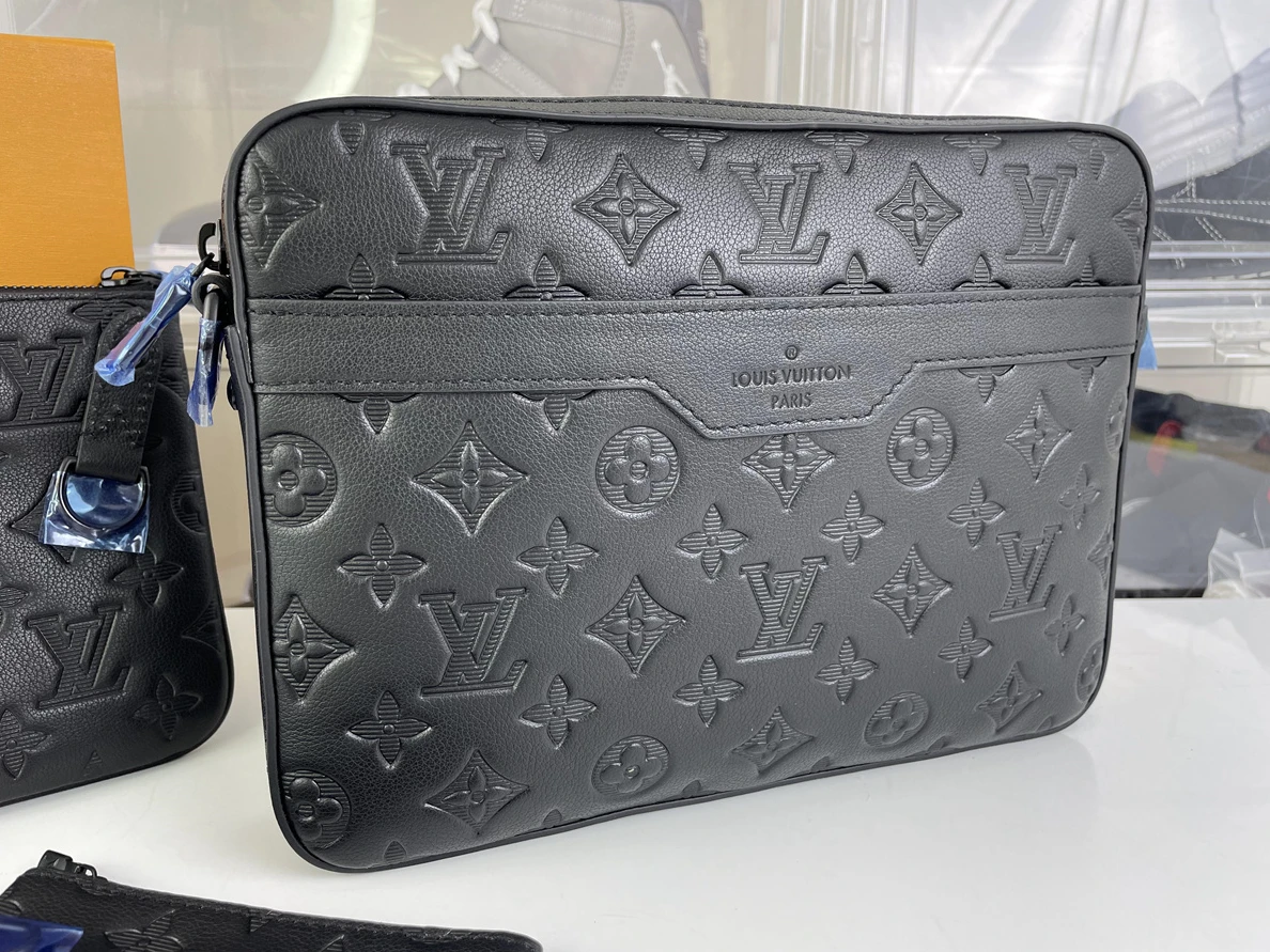 LV Black Monogram Shadow Mens Postal bag, 26 x 18.5 x 5cm EasyMatch 150