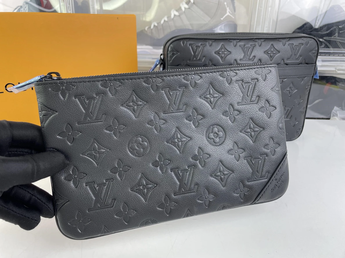 LV Black Monogram Shadow Mens Postal bag, 26 x 18.5 x 5cm EasyMatch 150