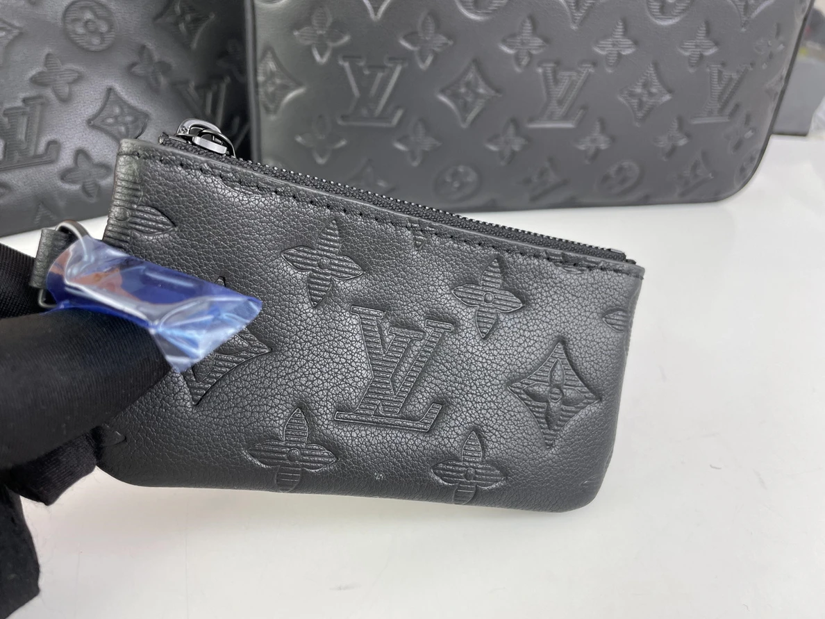 LV Black Monogram Shadow Mens Postal bag, 26 x 18.5 x 5cm EasyMatch 150