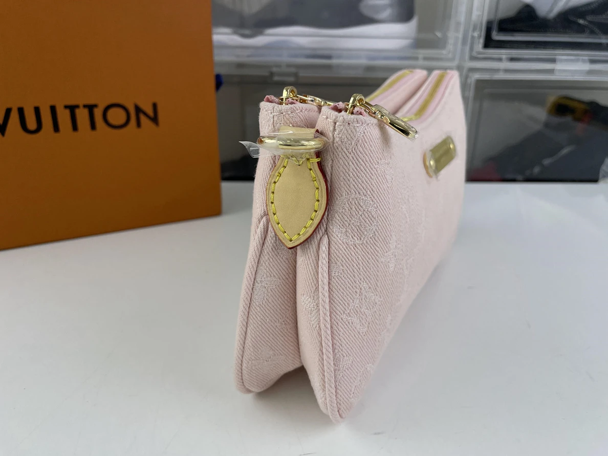 LV pochette Pink hang bag, (24.5 x13.5 x 6.5 cm) WellDesigned 228
