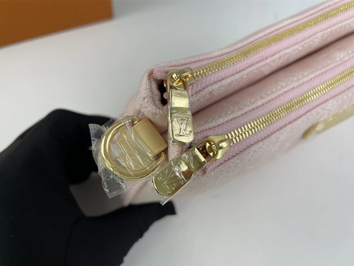 LV pochette Pink hang bag, (24.5 x13.5 x 6.5 cm) WellDesigned 228