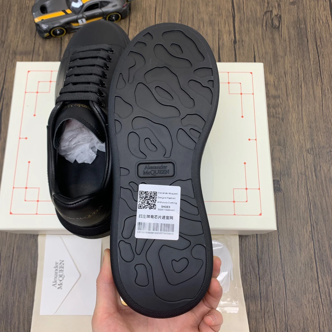 McQuen Black 553761WHGP01000 NewStyle 1415