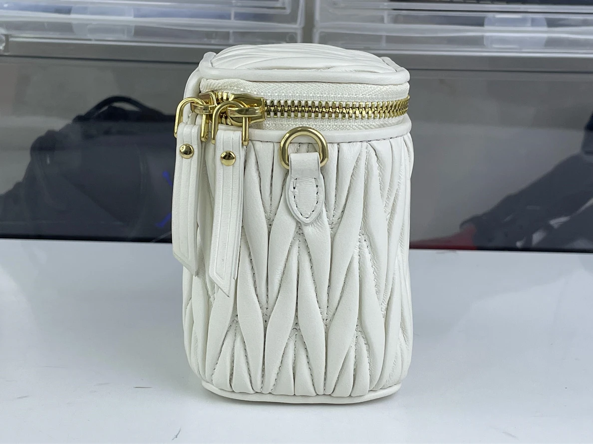 Miu Miu White matelasse craft bag (10.5 x 9.5 x 7cm) DailyWear 238