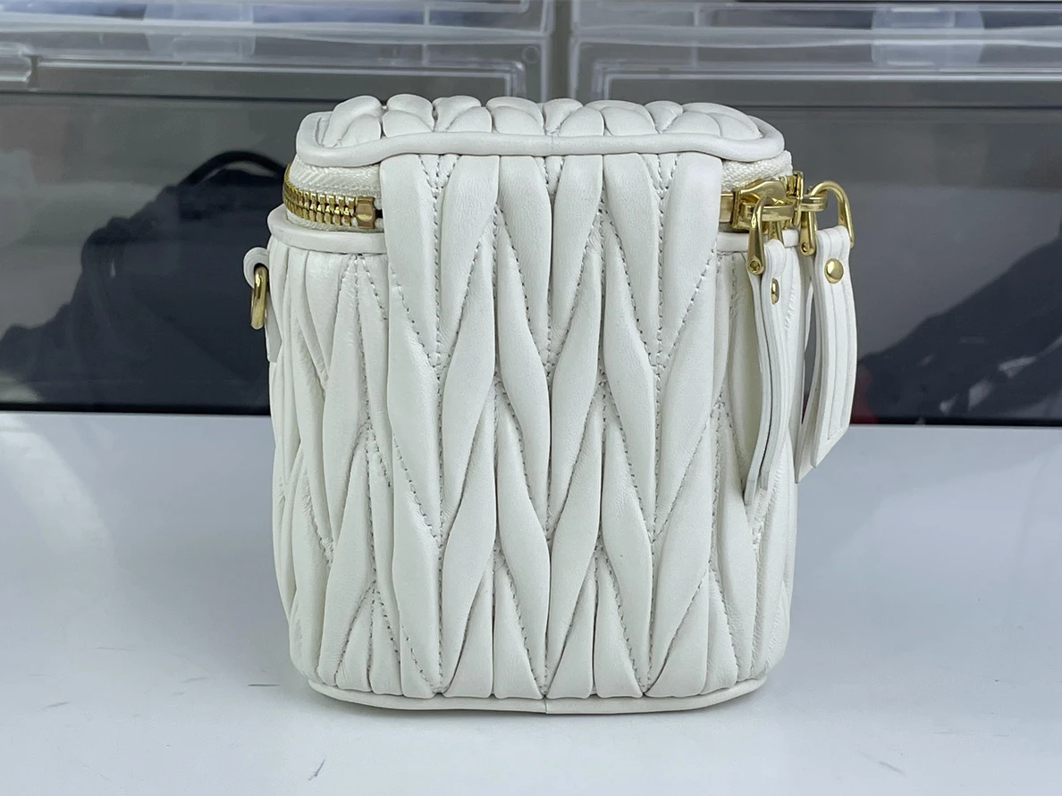 Miu Miu White matelasse craft bag (10.5 x 9.5 x 7cm) DailyWear 238