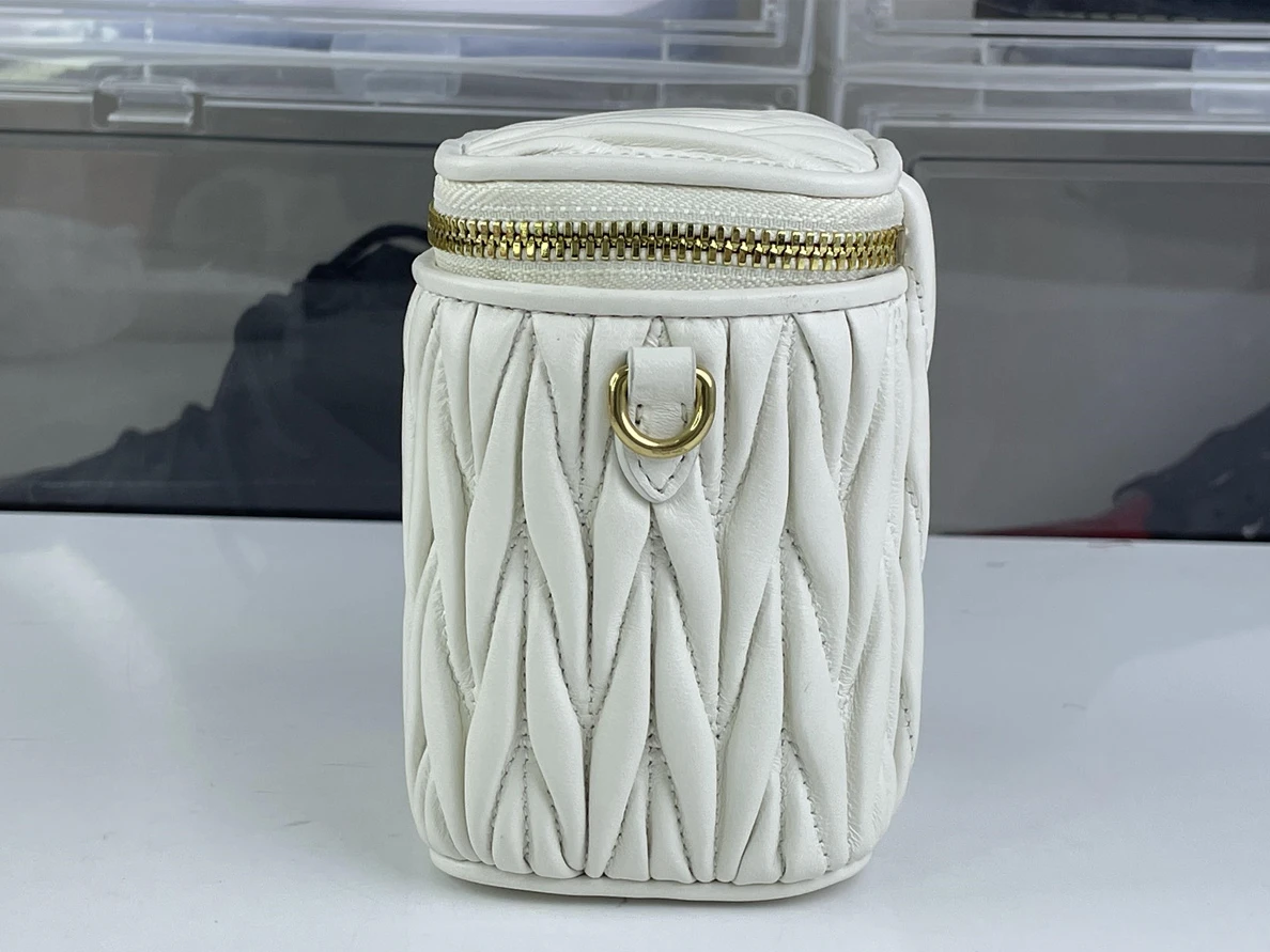 Miu Miu White matelasse craft bag (10.5 x 9.5 x 7cm) DailyWear 238