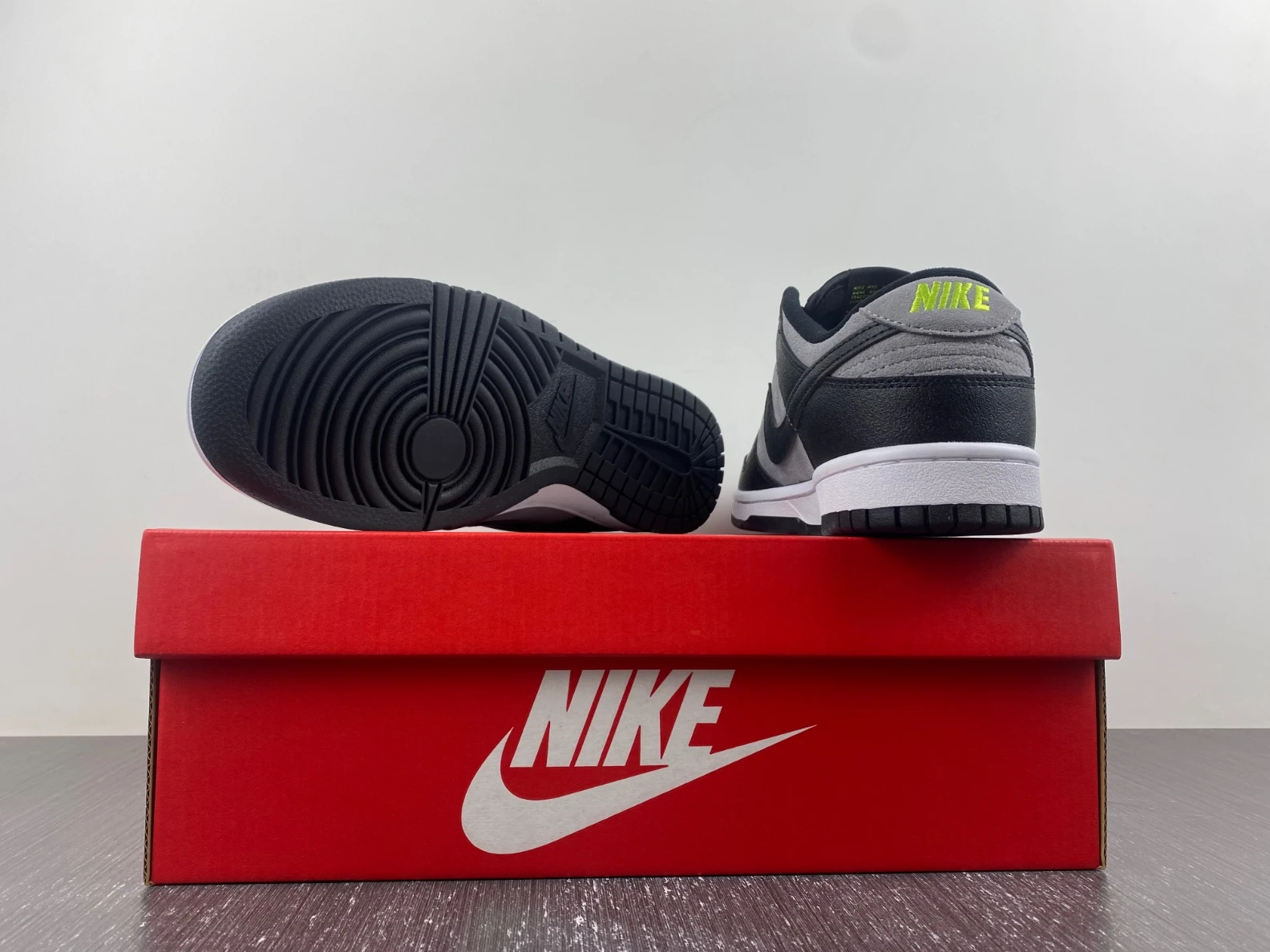 ModernLook 2429 Nike Dunk Low 'Black Grey Green Strike' FQ2205- 1760
