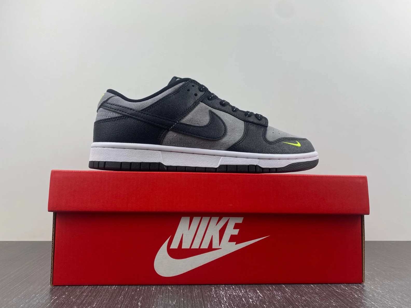 ModernLook 2429 Nike Dunk Low 'Black Grey Green Strike' FQ2205- 1760