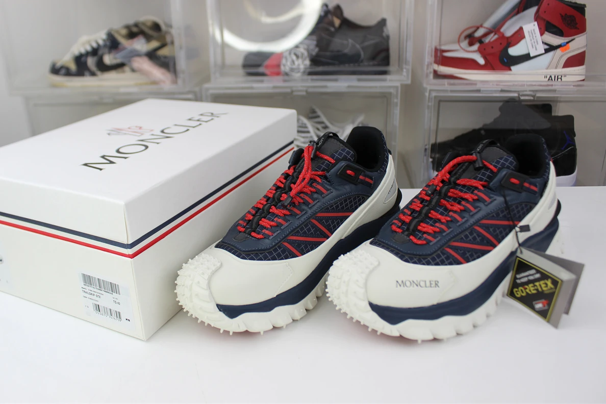 ModernLook 8611 Moncler Trailgrap in blue 3602