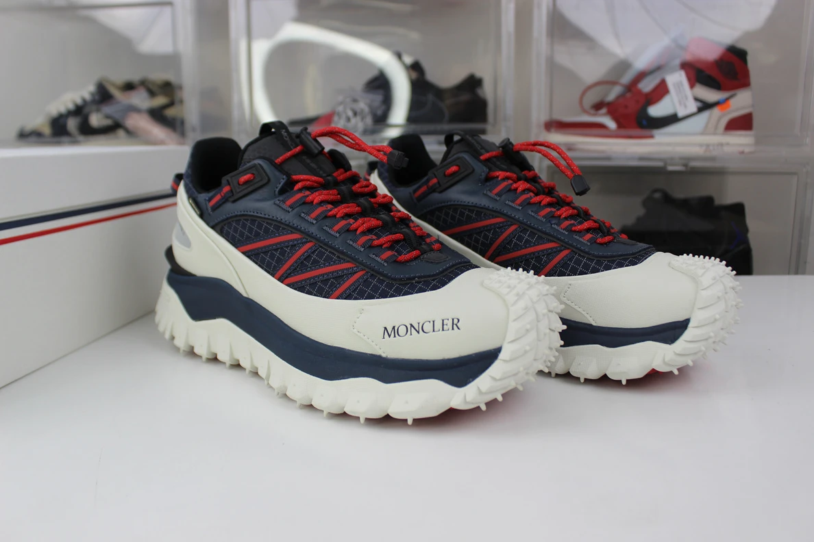ModernLook 8611 Moncler Trailgrap in blue 3602