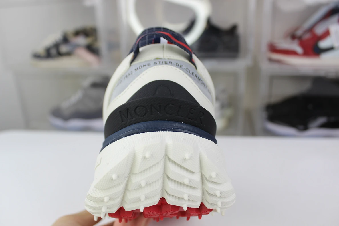 ModernLook 8611 Moncler Trailgrap in blue 3602