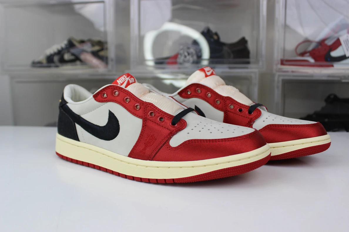 ModernLook Trophy Room x Air Jordan 1 OG Low 'Away' 581