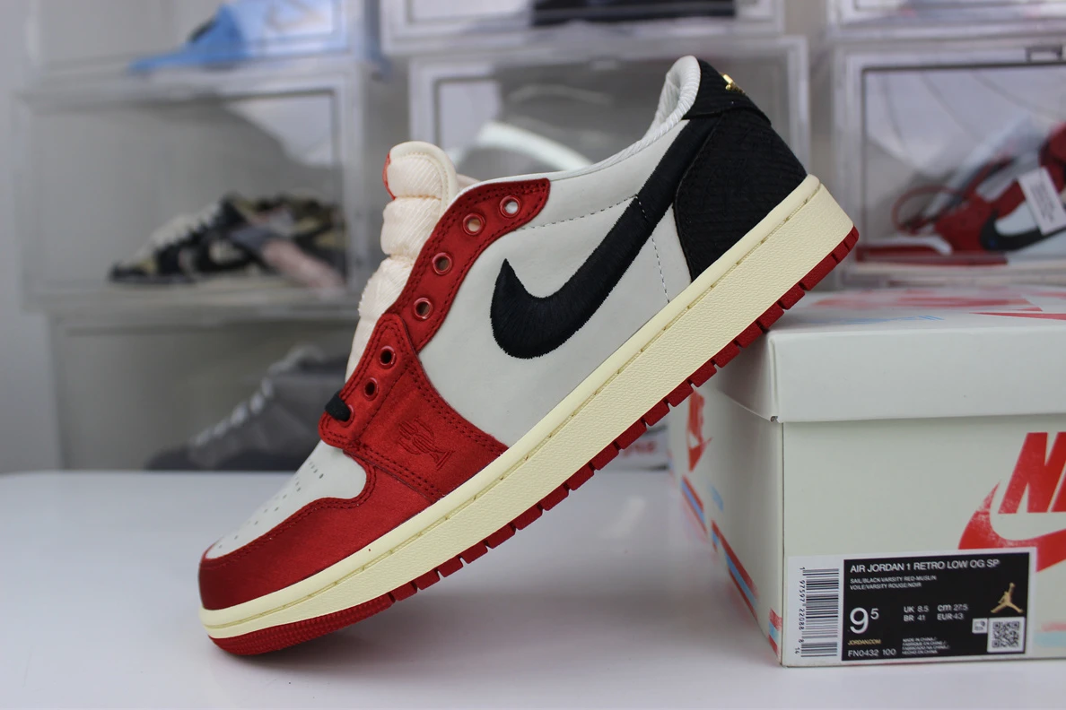 ModernLook Trophy Room x Air Jordan 1 OG Low 'Away' 581