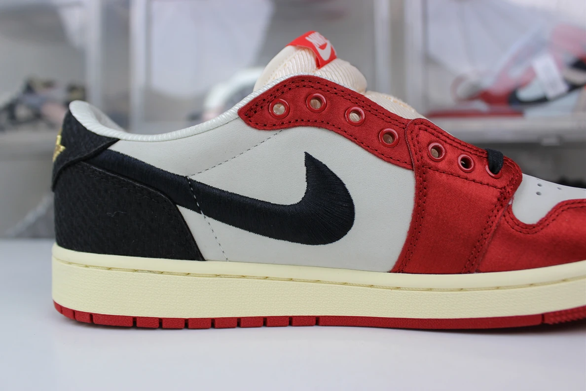 ModernLook Trophy Room x Air Jordan 1 OG Low 'Away' 581