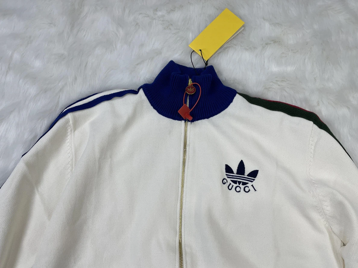 NewStyle 357 GUCCI White Sweather with Green Red shoulder marks 98