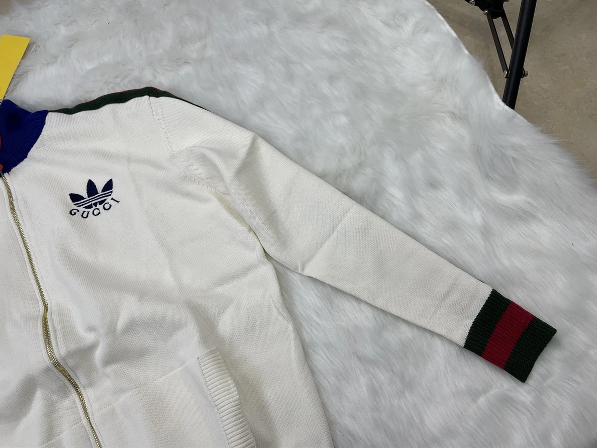NewStyle 357 GUCCI White Sweather with Green Red shoulder marks 98