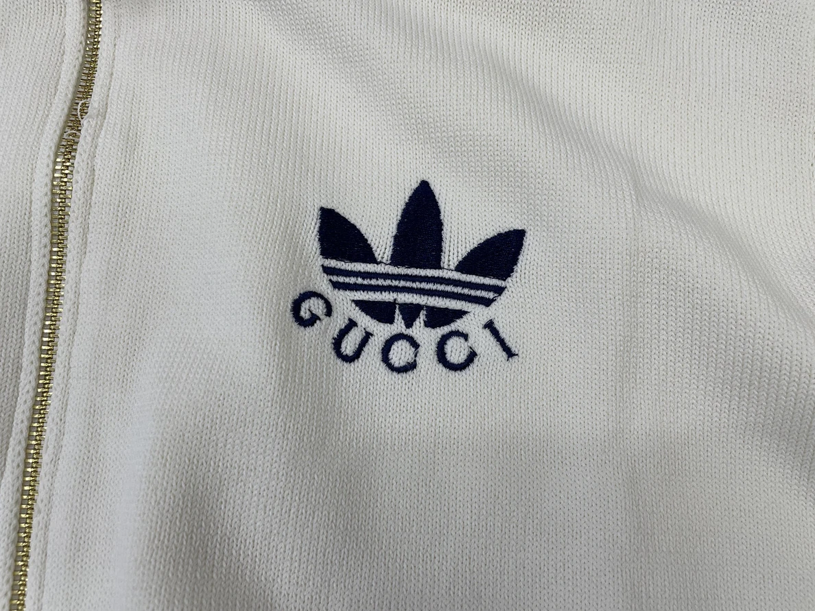 NewStyle 357 GUCCI White Sweather with Green Red shoulder marks 98